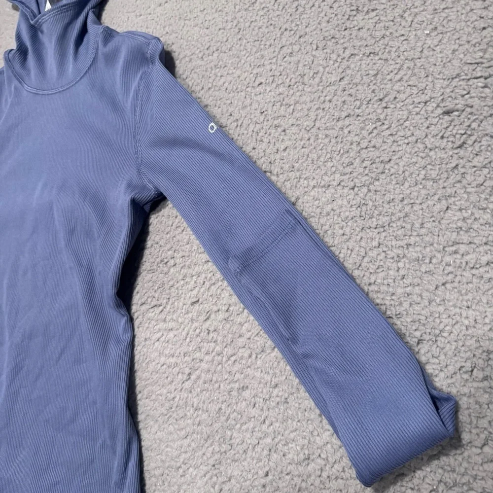 Alo Yoga Alosoft Frontrunner Ribbed-Knit Top Infinity Blue Size XS/TP